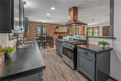 PASTURES, PONDS & PRIVACY: Located between Dallas, Houston &