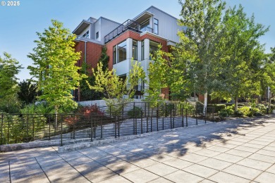 Lake Condo For Sale in Portland, Oregon