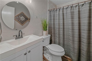 PASTURES, PONDS & PRIVACY: Located between Dallas, Houston &