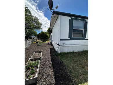 Don't miss this beautifully updated 3-bedroom, 2-bathroom mobile - photo 30