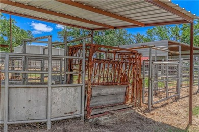 PASTURES, PONDS & PRIVACY: Located between Dallas, Houston &