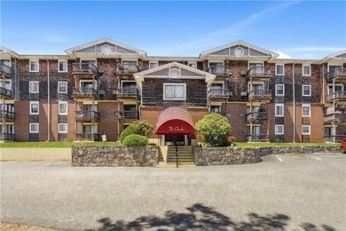 Beautifully renovated second-floor condo in the desirable - photo 2