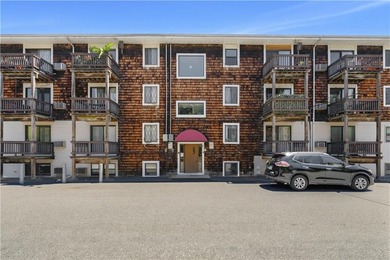 Beautifully renovated second-floor condo in the desirable - photo 3