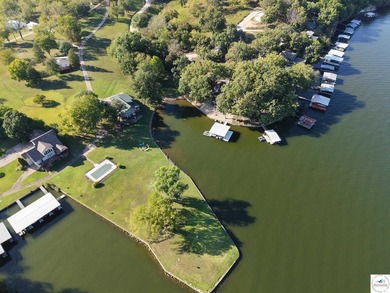 Discover the potential of this quaint two-bedroom cabin, nestled - photo 25