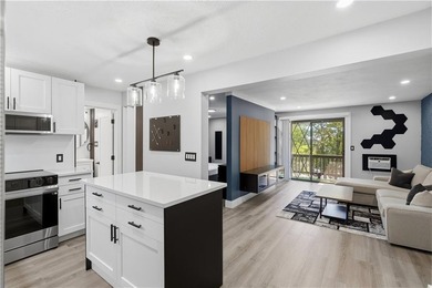 Beautifully renovated second-floor condo in the desirable - photo 7
