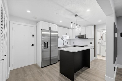 Beautifully renovated second-floor condo in the desirable - photo 10