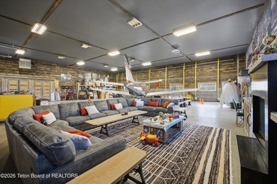 Set in one of the country's finest fly-in communities, this - photo 32