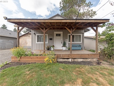 Nehalem River Home For Sale in Vernonia Oregon