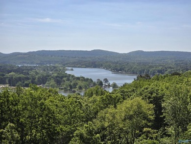 Welcome to 726 Dogwood Trail in Country Club. Incredible - photo 4