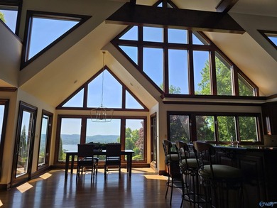Welcome to 726 Dogwood Trail in Country Club. Incredible - photo 6