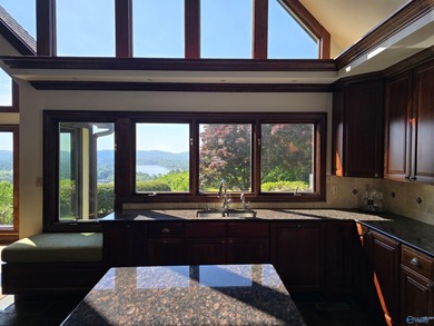Welcome to 726 Dogwood Trail in Country Club. Incredible - photo 7