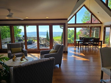 Welcome to 726 Dogwood Trail in Country Club. Incredible - photo 8
