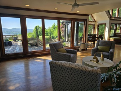 Welcome to 726 Dogwood Trail in Country Club. Incredible - photo 9