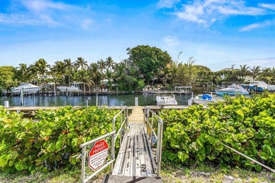 Beautifully updated waterfront 1-bedroom, 1-bath residence in - photo 24