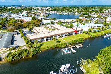 Beautifully updated waterfront 1-bedroom, 1-bath residence in - photo 30