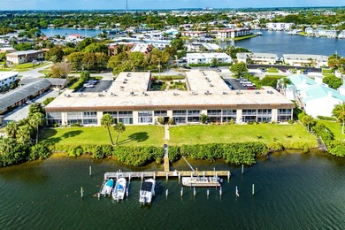 Beautifully updated waterfront 1-bedroom, 1-bath residence in - photo 31