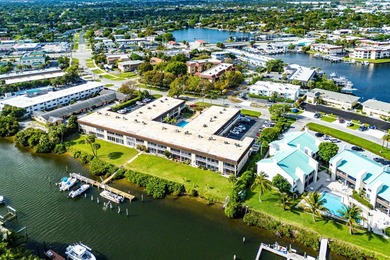Beautifully updated waterfront 1-bedroom, 1-bath residence in - photo 32