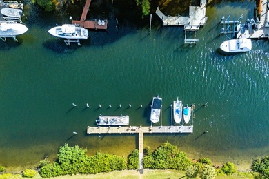Beautifully updated waterfront 1-bedroom, 1-bath residence in - photo 33
