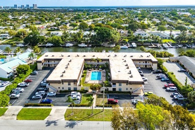 Beautifully updated waterfront 1-bedroom, 1-bath residence in - photo 36
