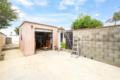 Perfectly positioned on a desirable corner lot, this beautifully - photo 39