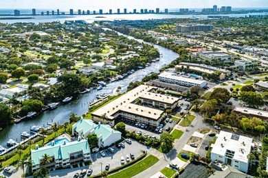 Beautifully updated waterfront 1-bedroom, 1-bath residence in - photo 39
