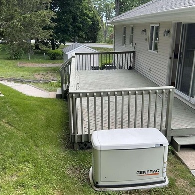 Great location! This well maintained 3 bedroom, 2.5 bath home - photo 3