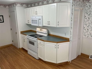 Great location! This well maintained 3 bedroom, 2.5 bath home - photo 5