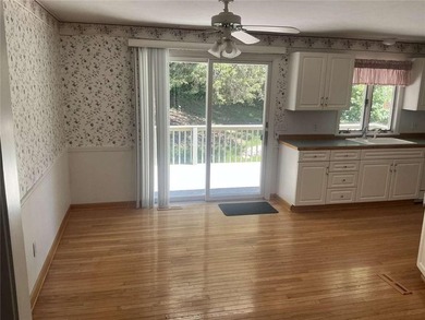 Great location! This well maintained 3 bedroom, 2.5 bath home - photo 6
