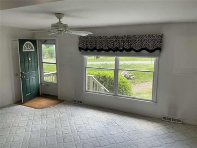 Great location! This well maintained 3 bedroom, 2.5 bath home - photo 7