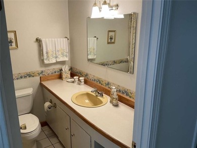 Great location! This well maintained 3 bedroom, 2.5 bath home - photo 8
