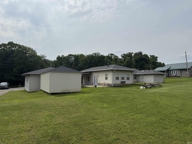 Charming 1950s ranch minutes from IU, Lake Monroe and I-69 - photo 3