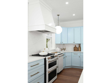 Incredible opportunity to own a beautifully renovated Sullivan's - photo 7
