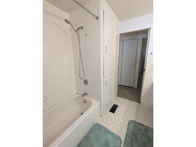 Under contract-accepting backup offers. A perfect opportunity - photo 11