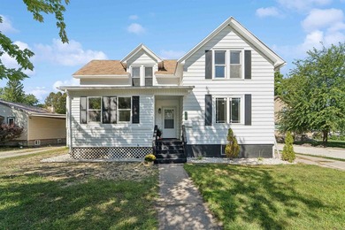 Lake Winnebago Home Sale Pending in Fond DU Lac Wisconsin