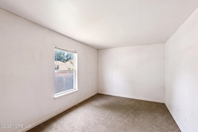 Welcome to this beautifully maintained 4-bedroom, 2.5-bath - photo 15