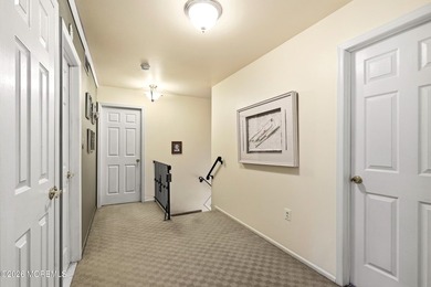 Welcome to this beautifully maintained 4-bedroom, 2.5-bath - photo 16