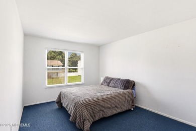 Welcome to this beautifully maintained 4-bedroom, 2.5-bath - photo 18