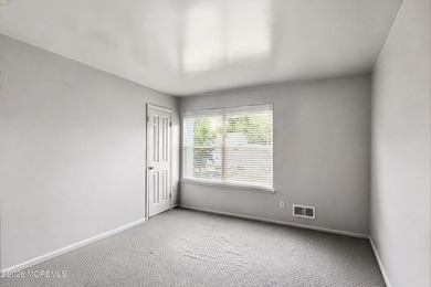 Welcome to this beautifully maintained 4-bedroom, 2.5-bath - photo 19