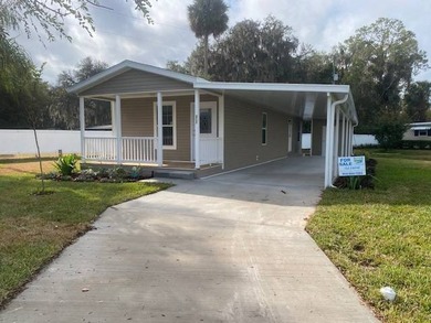 St. Johns River Home For Sale in Satsuma Florida