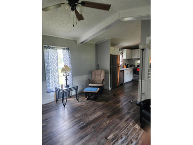 Move-in ready and just minutes from Lake Cumberland, this - photo 2