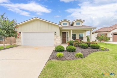 Welcome to this fabulous home featuring a spacious and - photo 1