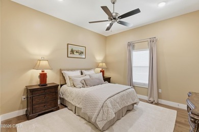 Welcome to this exceptional custom-built residence, offering 2 - photo 20