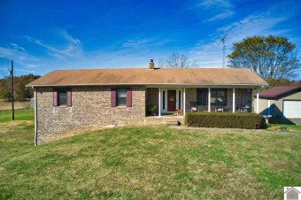 Beautiful Farmhouse nestled on 17.11 acres in Calloway County! - Lake Home For Sale in Murray, Kentucky
