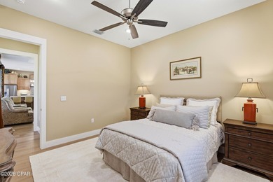 Welcome to this exceptional custom-built residence, offering 2 - photo 22