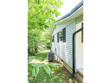 Adorable and fully renovated, this 3bedroom, 2bathroom home - photo 5