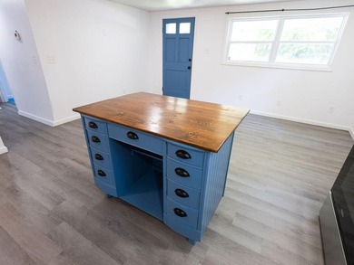 Adorable and fully renovated, this 3bedroom, 2bathroom home - photo 8