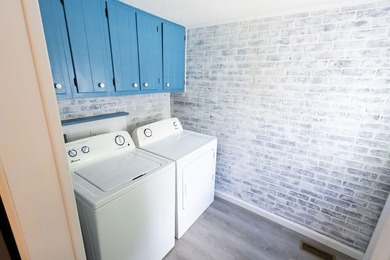Adorable and fully renovated, this 3bedroom, 2bathroom home - photo 10