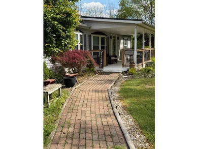 Charming Apple Valley residence on a generous half-acre lot - photo 2
