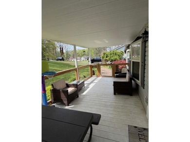 Charming Apple Valley residence on a generous half-acre lot - photo 4