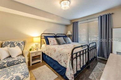 Beautifully maintained 2BR/2BA Newport villa with expansive - photo 13